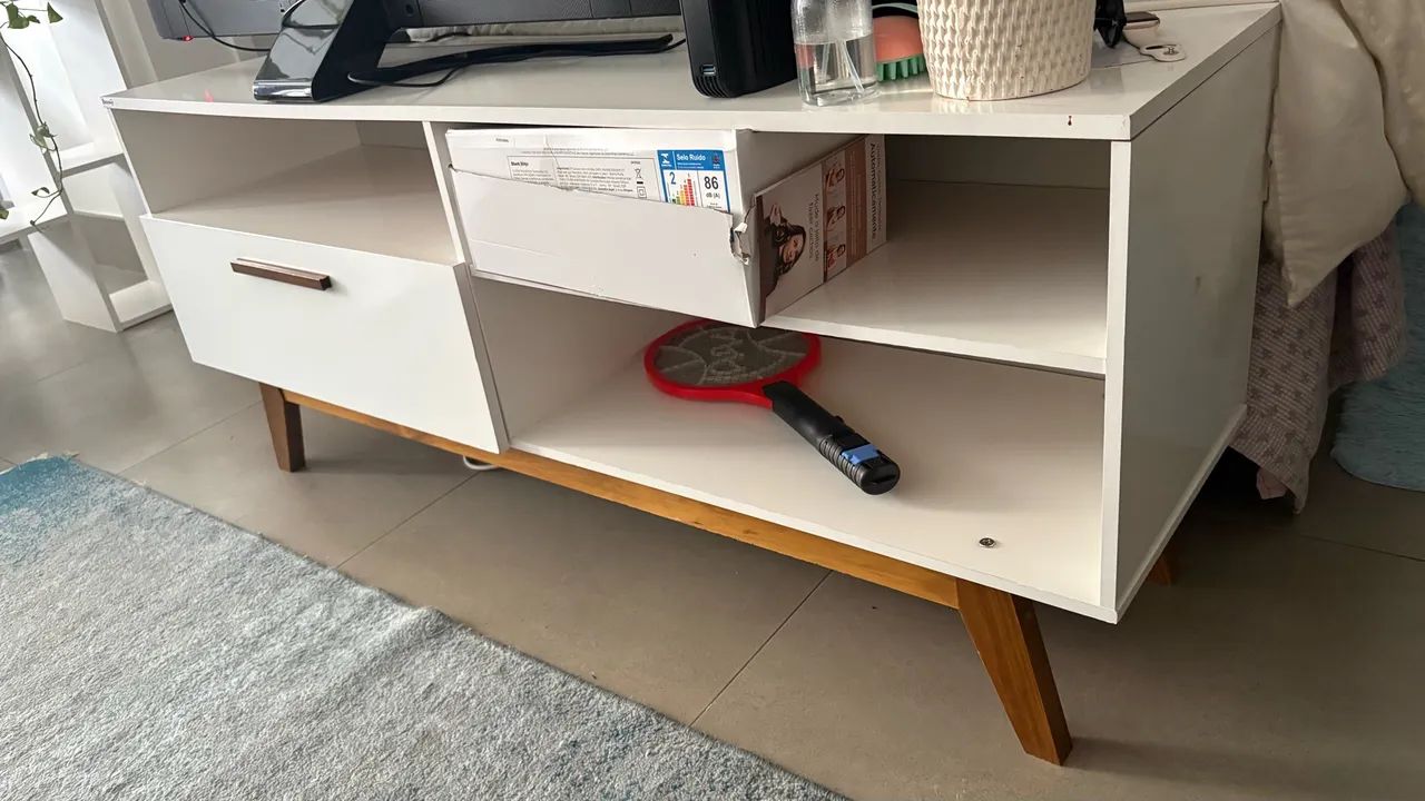 Vendo rack de Tv branca 