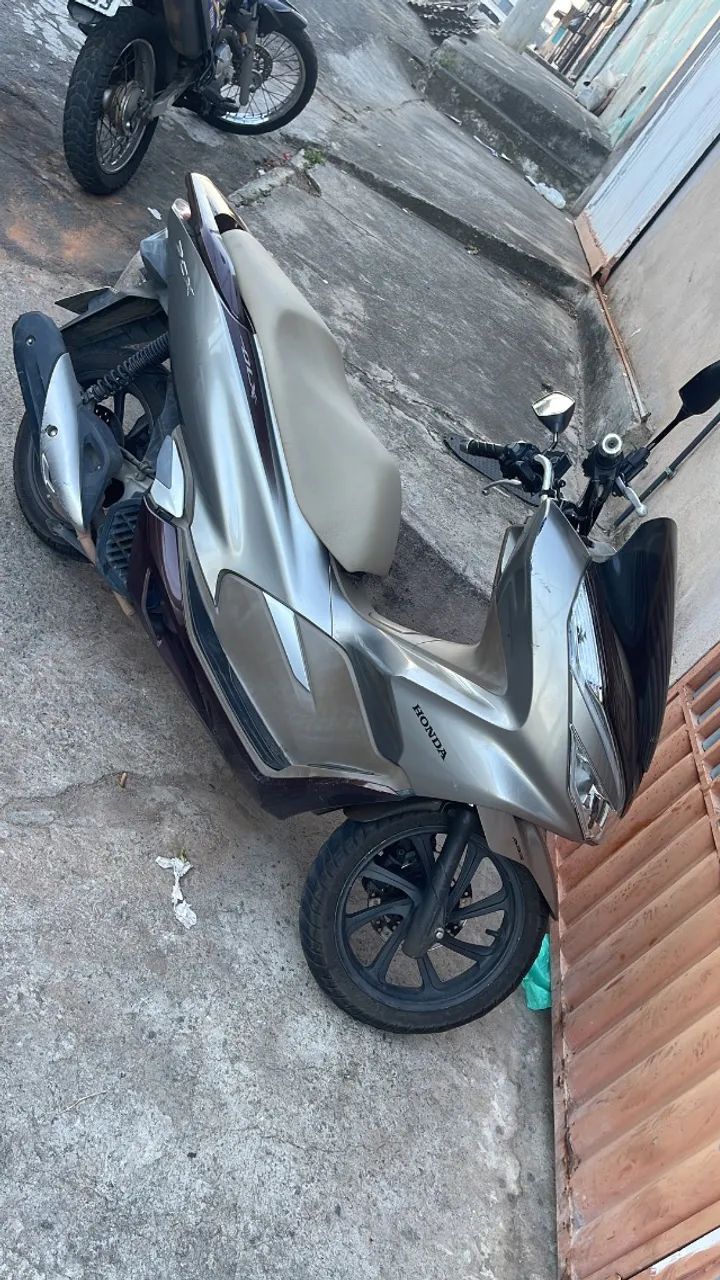 Vendo pcx 2022 conservada.. vendo ou troco em titan - Foto 2