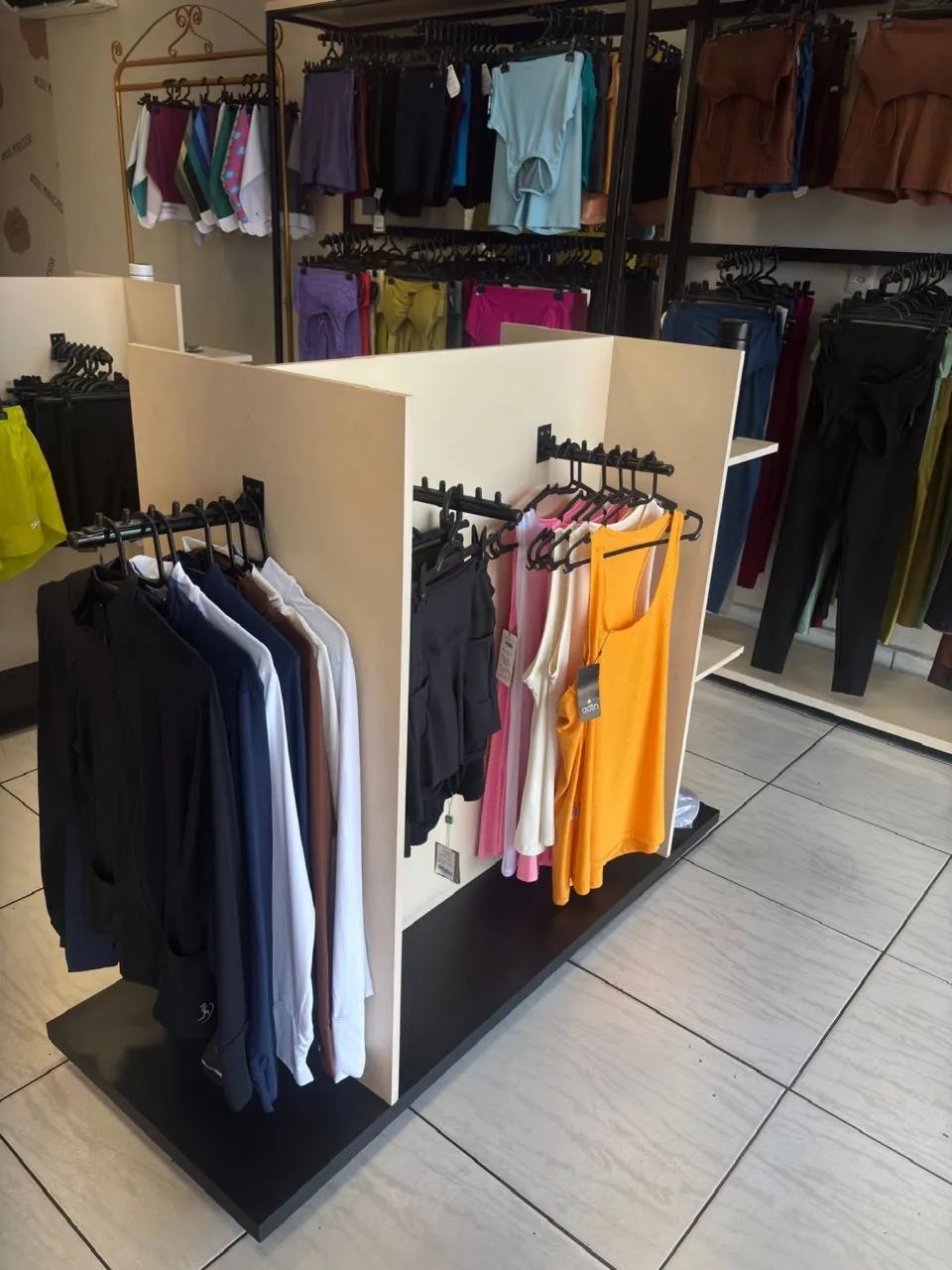 Vendo loja de roupas completa  - Foto 4