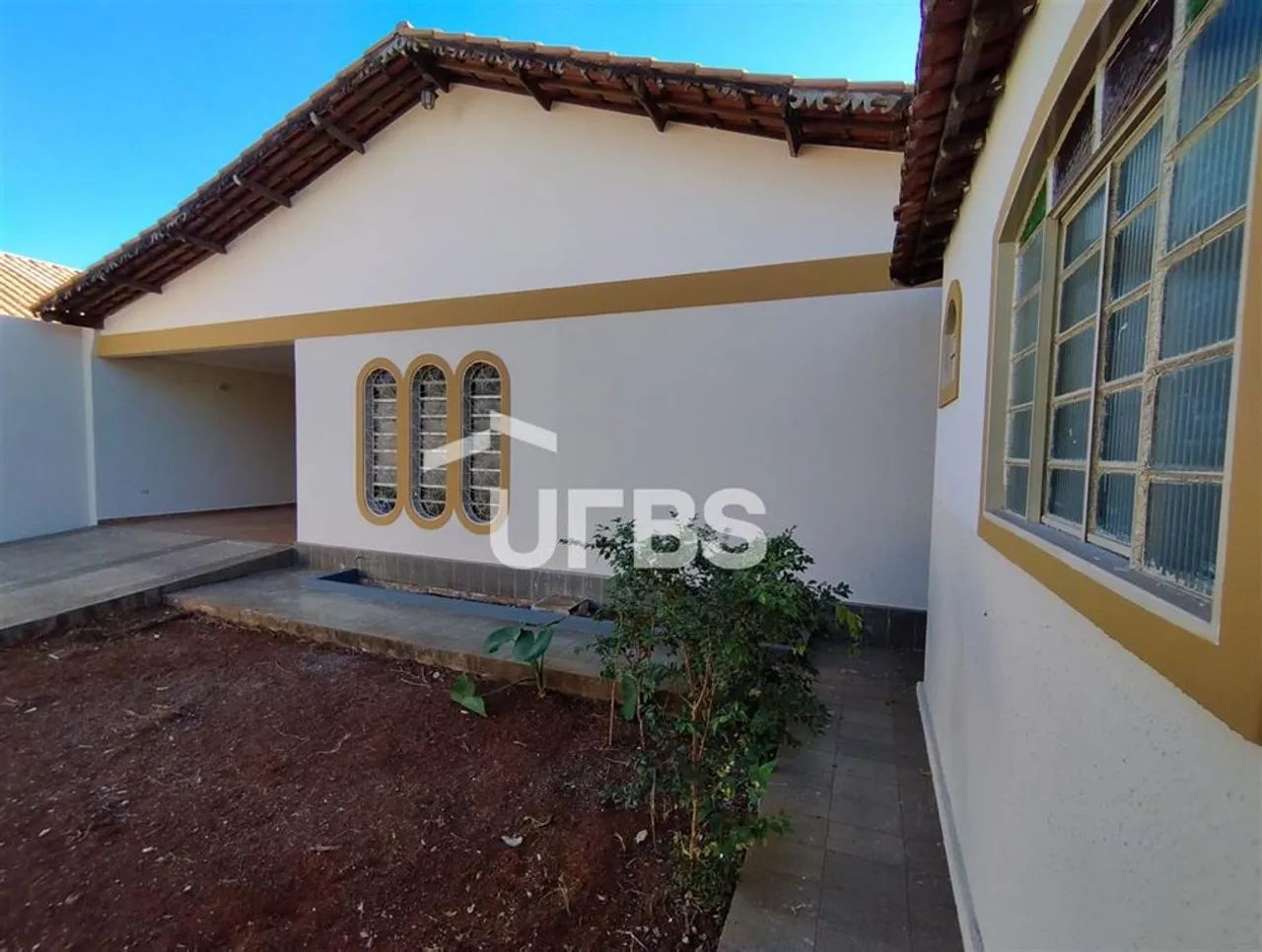 Casa 03 Quartos e 01 Suíte - 260m² - Setor Coimbra