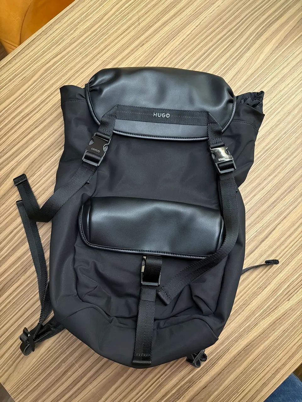 Mochila Hugo preta