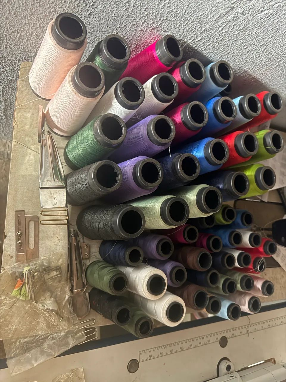 Linhas para Costura + Acessórios e Luminária - Foto 3