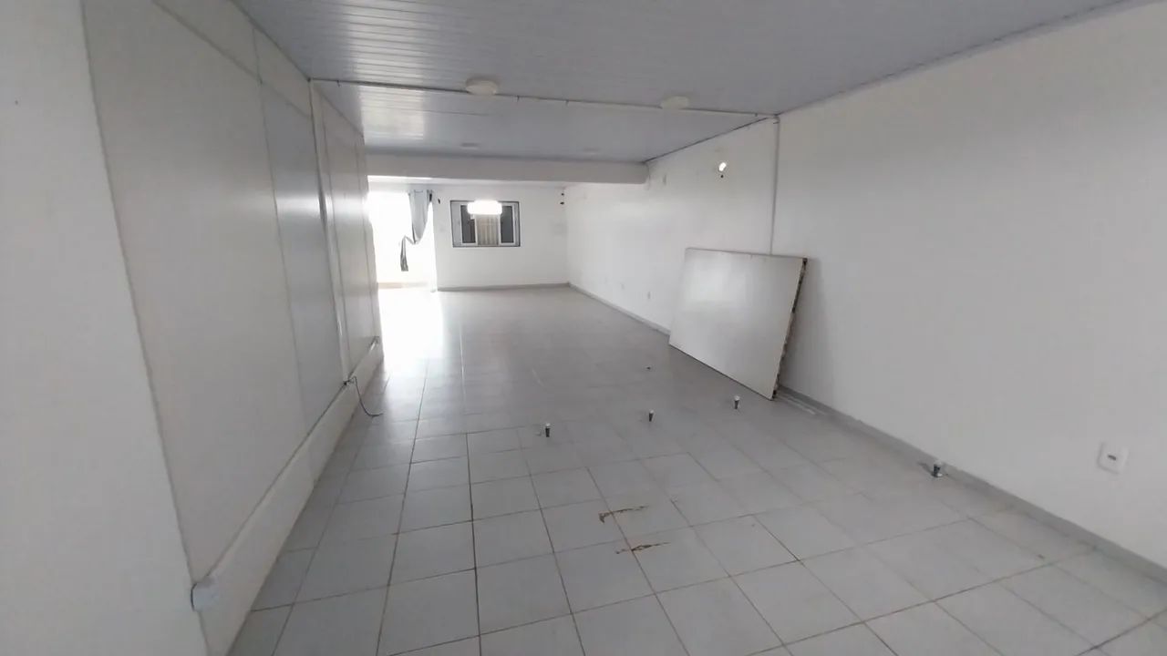 Aluga-se área comercial 