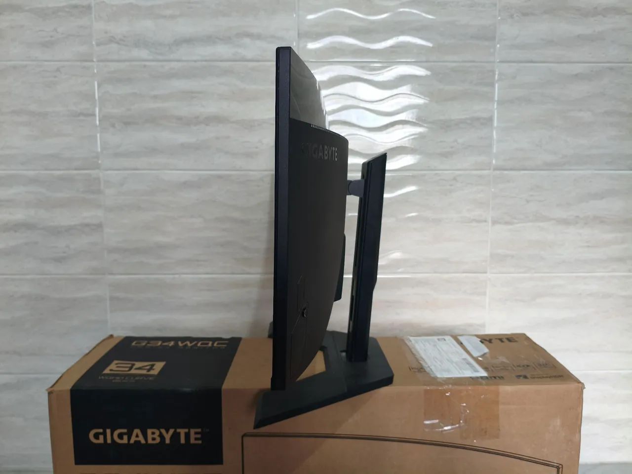 Monitor 34 ultrawide Gigabyte com defeito - Foto 4