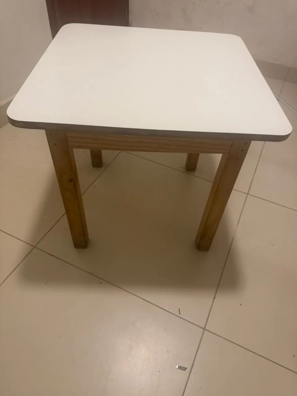 Mesinha/mesa para crianças com baú  - Foto 3