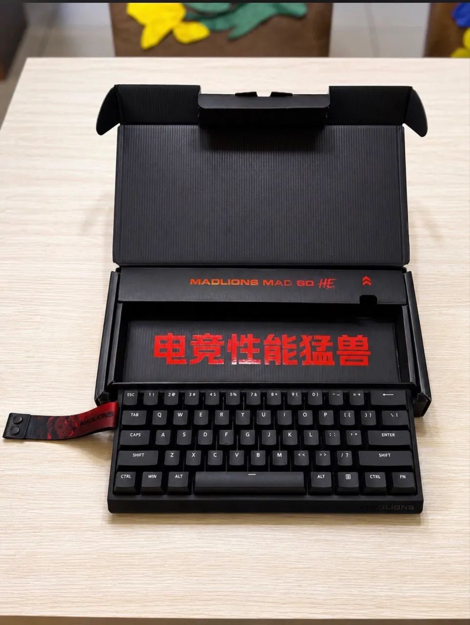 TECLADO MAGNÉTICO MAD 60HE 