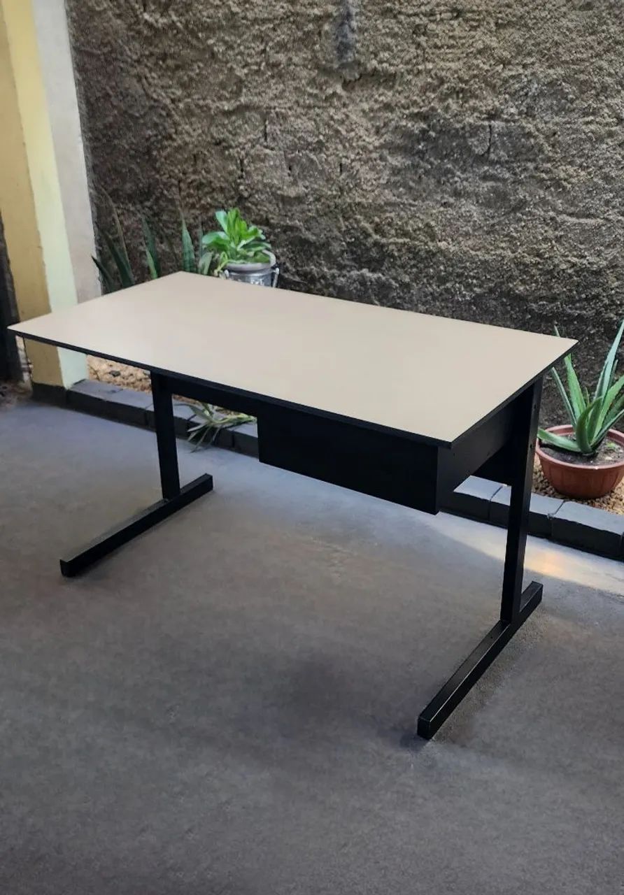 Mesa de escritório ou de estudo 1.20x60 com 1 gaveta 