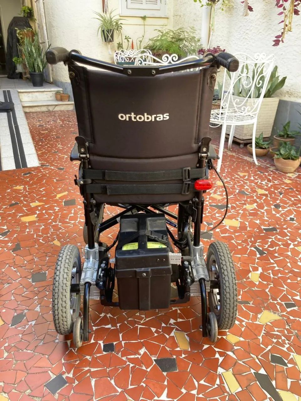 Vendo cadeira de rodas motorizada  - Foto 2