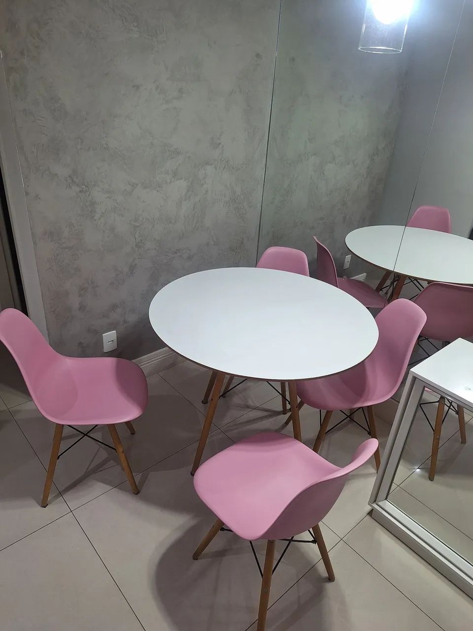 Mesa com 4 cadeiras 