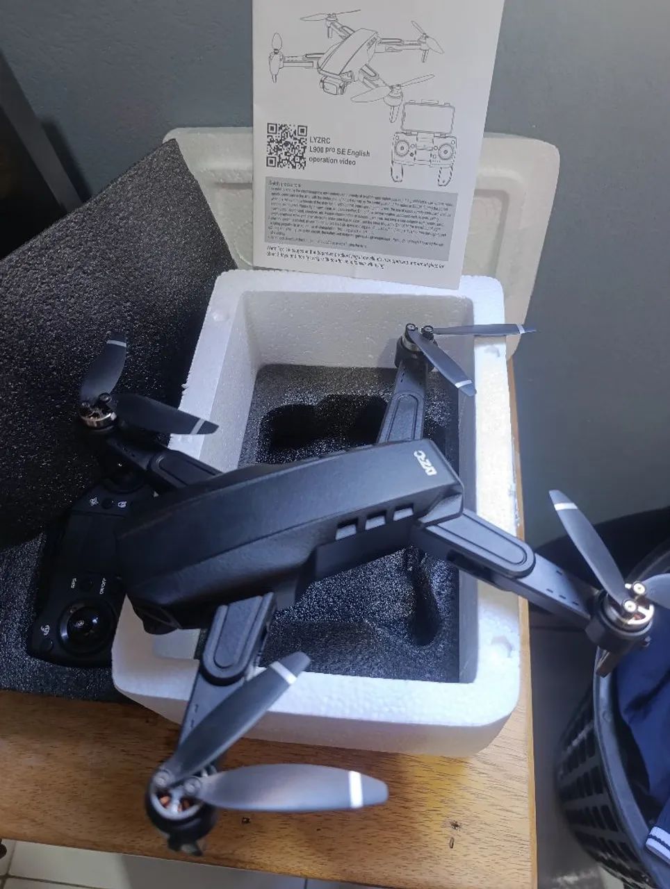 Drone preto seminovo