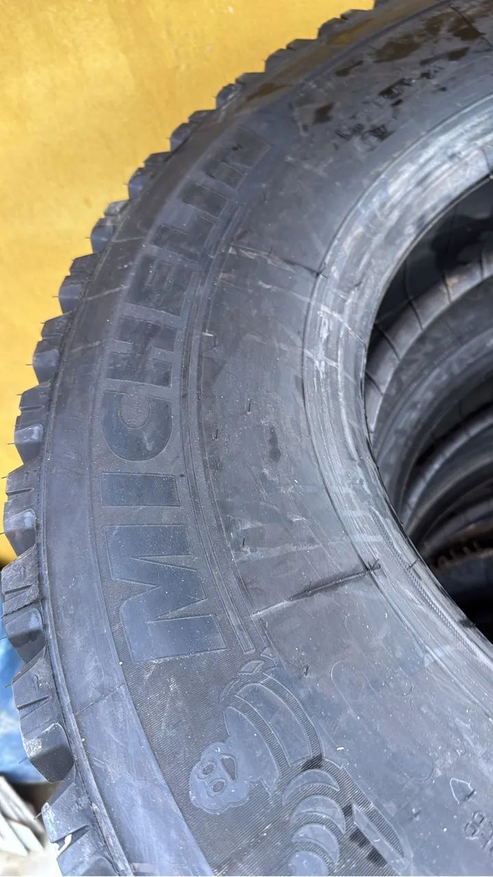 Pneu Michelin 275 borrachudo