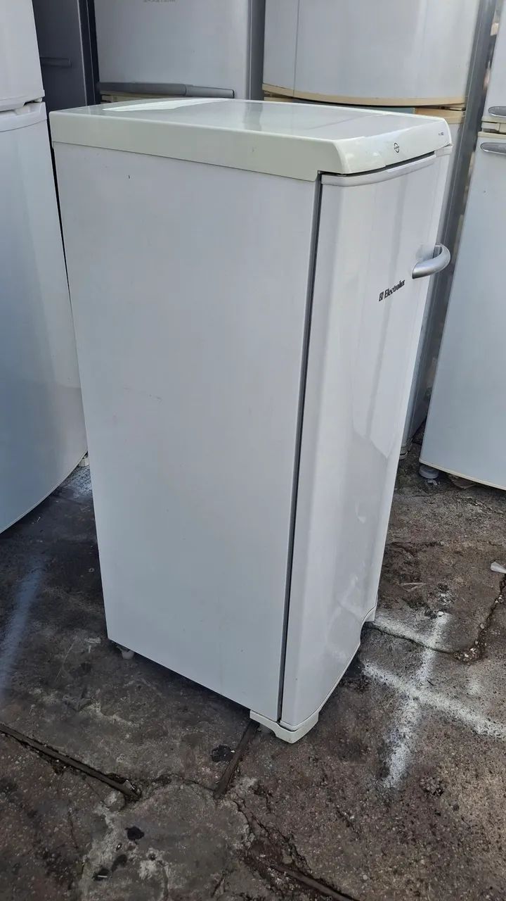 FREEZER VERTICAL ELECTROLUX SEMI-NOVO - Foto 3