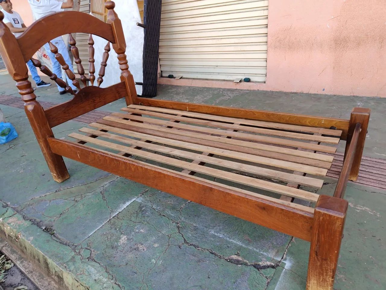 Cama de madeira maciça de solteiro  - Foto 2