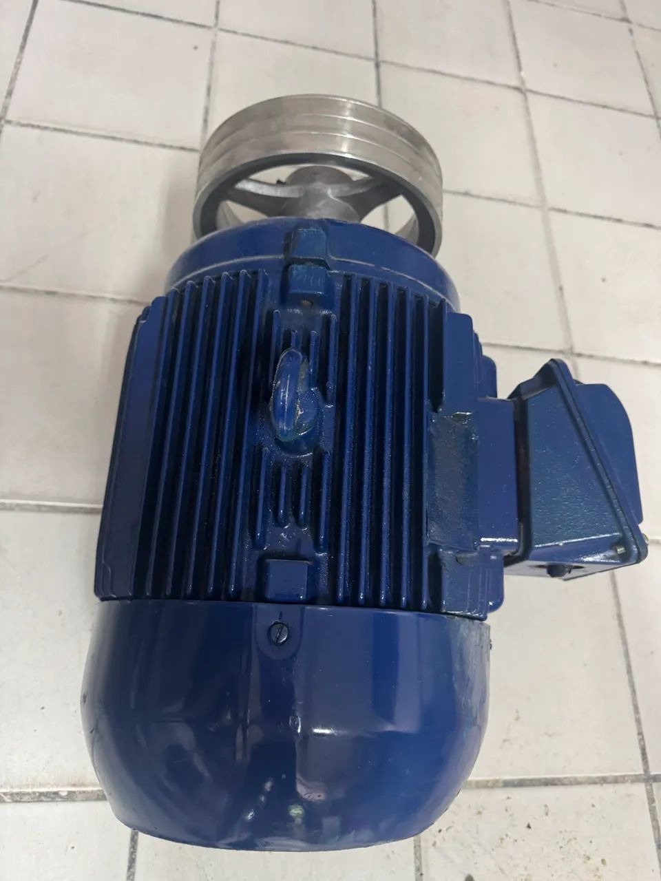 Motor 5 cv Weg 6 polos lento - Foto 4