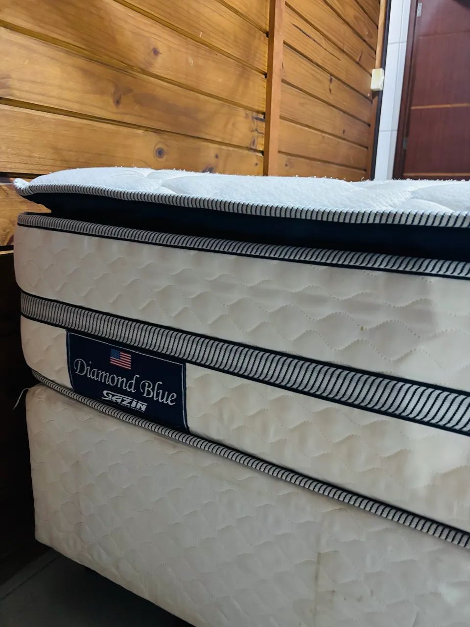 Vendo colchão com a base semi novo de casal  - Foto 4