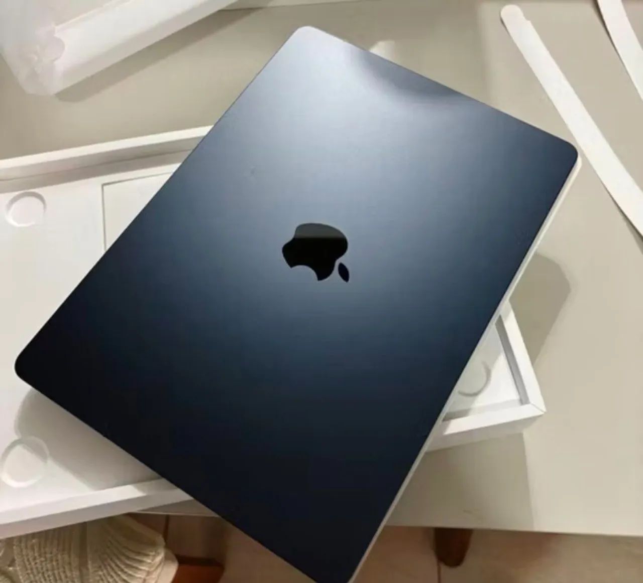 Macbook air mindnight 13'6