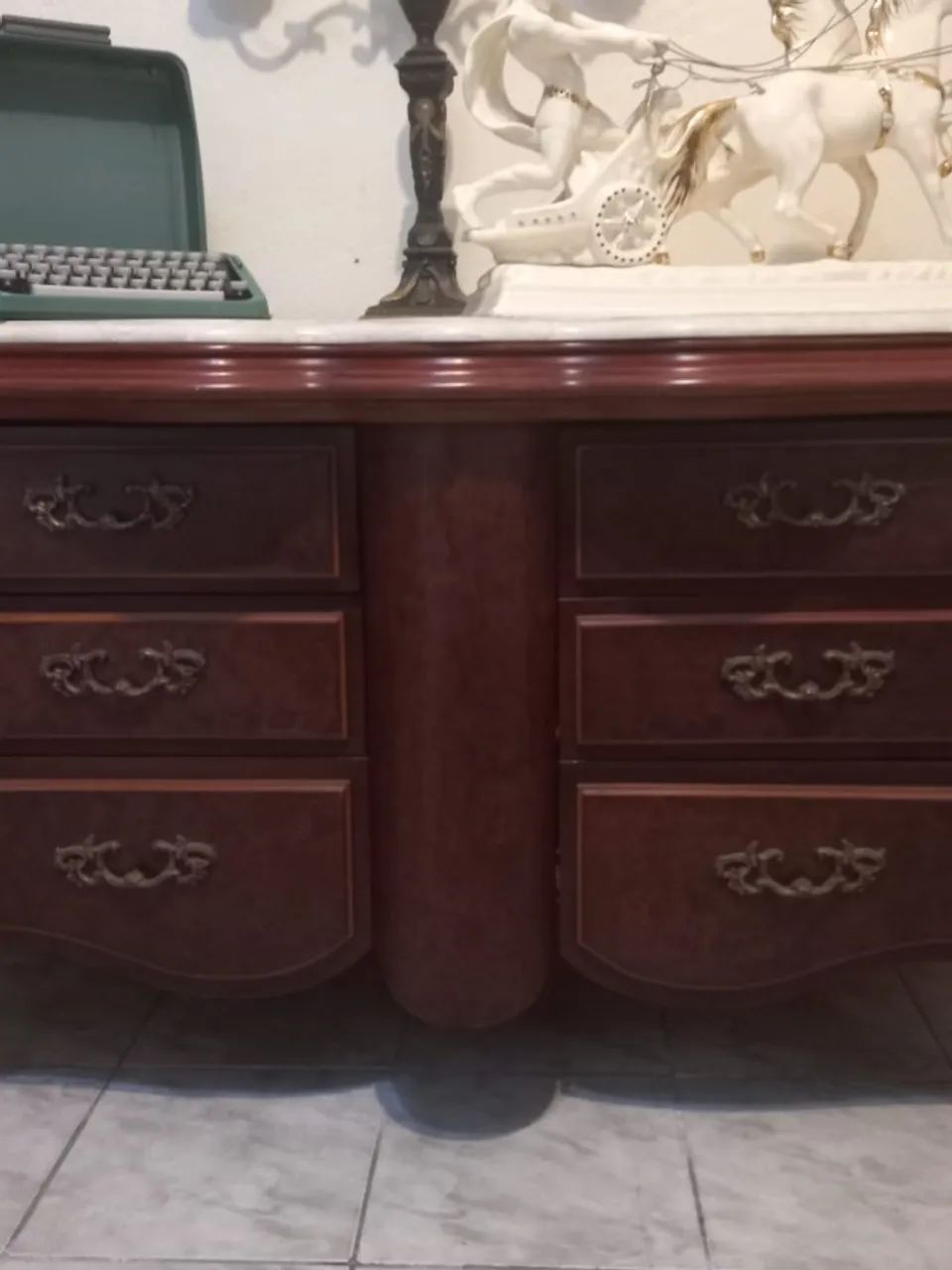 Cômoda Bombê com tampo de marmore travertino - Foto 4