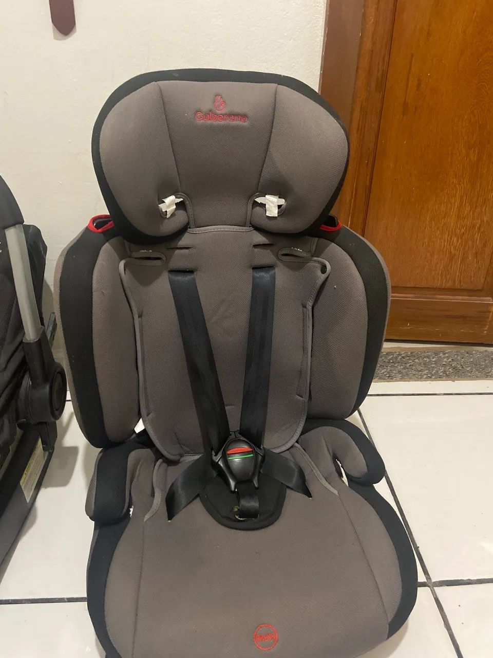 cadeirinha infantil semi nova 