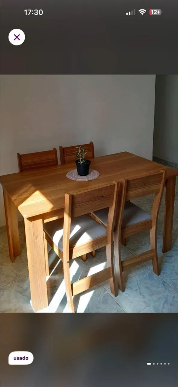 Conjunto de jantar com 4 cadeiras