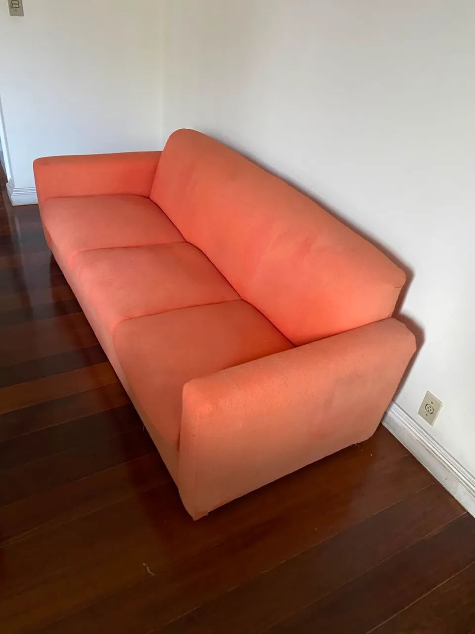 Sofá de 3 lugares confortável, sem manchas nem defeito  - Foto 2