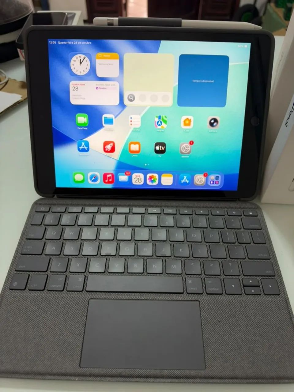 iPad 9 com teclado Logitech Troco