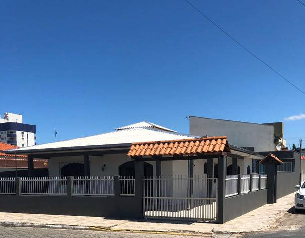 Aluguel Temporada Casa com Piscina no centro de Navegantes - Foto 5