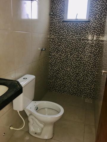 Ent. facilitada linda casa com doc. grátis 2 quartos e 2 suites so casas novas - Foto 12