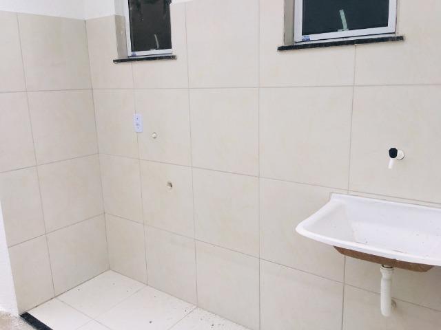 Ent. facilitada linda casa com doc. grátis 2 quartos e 2 suites so casas novas - Foto 11