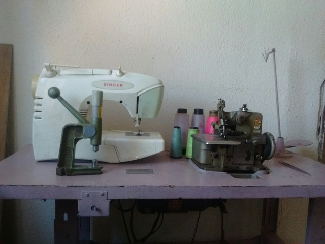 Vende-se máquinas de overloque e Singer - Foto 6
