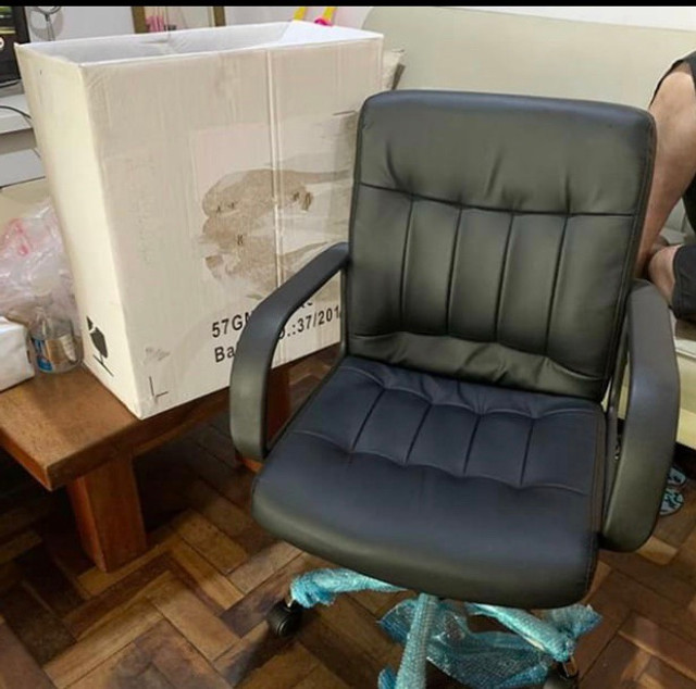 Cadeira de Escritorio Executiva NOVA NA CAIXA