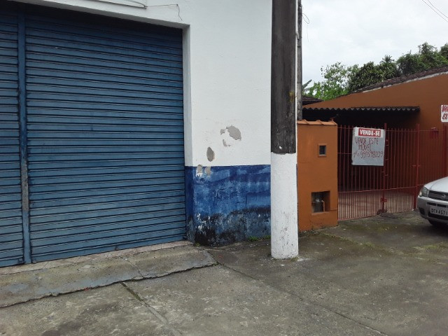 Vendo uma casa + dois salão em juquiá sp só 180 mil contato 13- *