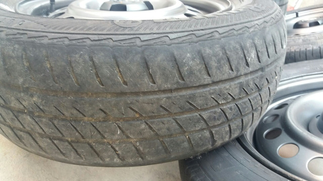 Coquinho aro 14 volks com calotas/ gm pneus rodam bem ainda - Foto 4