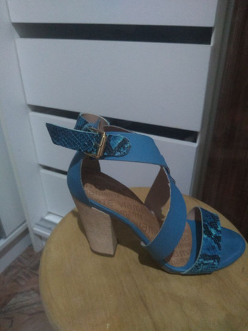 Sapatos número 39 / Jorge Bischoff, Vizzano e Via Marte - Foto 4