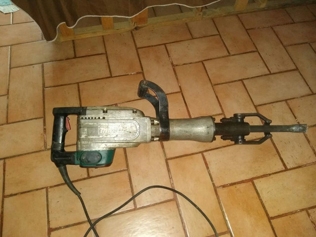 Imperdível ,vendo Martelete Completo passo cartão valor 3000.