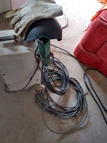 Uma máquina de solda,com a fiação completa,e duas lichadeira - Foto 4