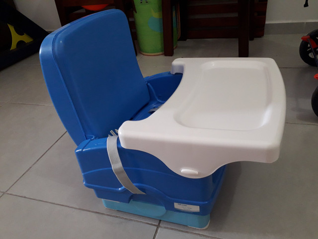 Cadeirão de refeição portátil Cosco