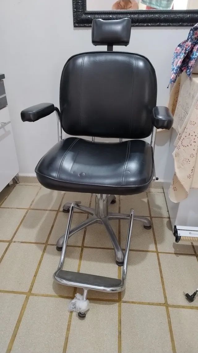 Vendo Cadeira Cabeleireiro Usada