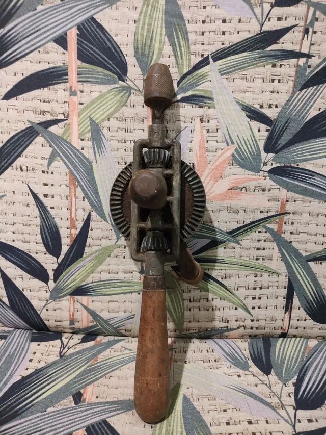 Maquina de furar manual antiga64606908436609121