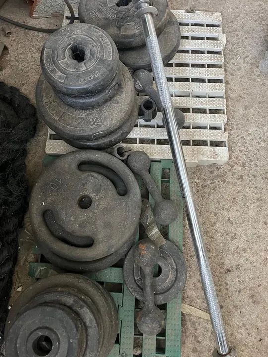 Halteres e Barra de Musculação