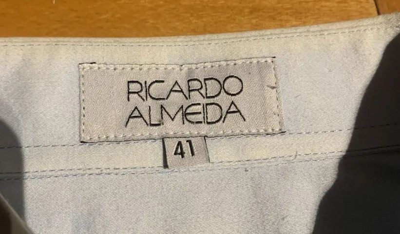 Camisa Social Masculina Ricardo Almeida Original Logo Bordado Azul Claro - Tamanho 41 / M - Foto 4
