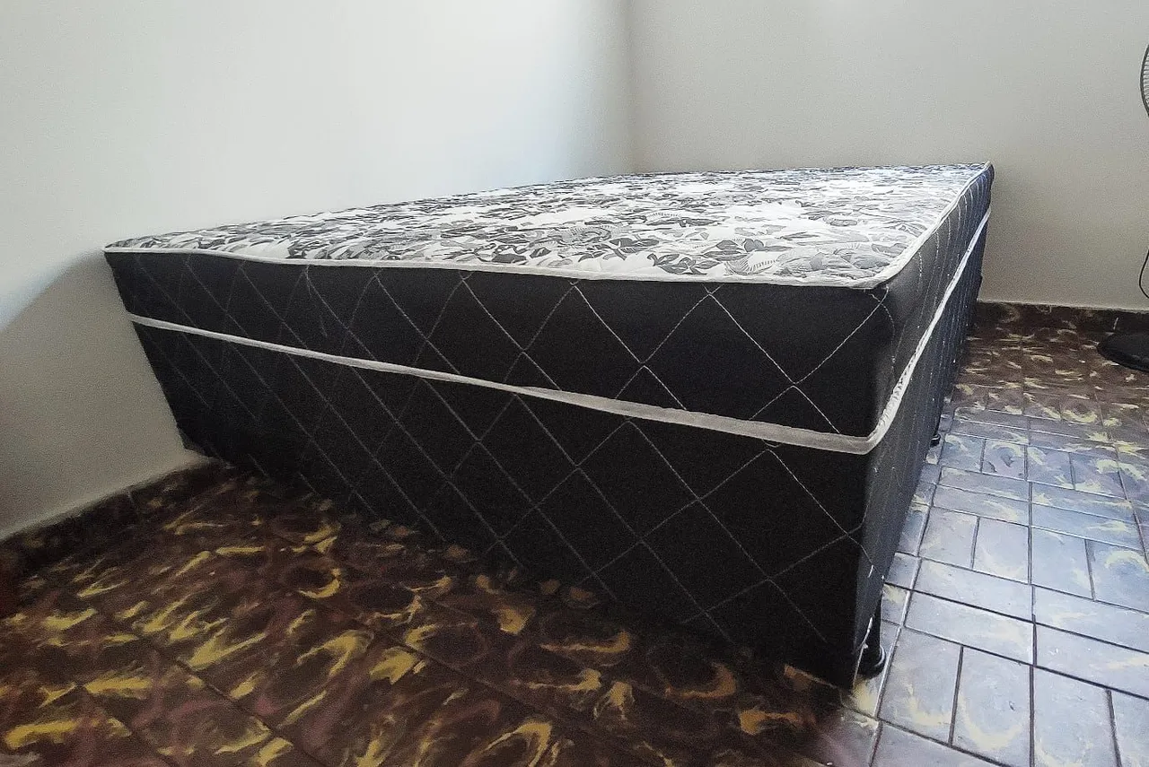 Cama box casal com os pés nova