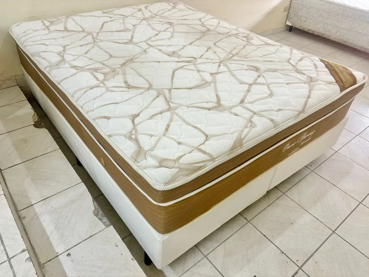 Cama box de casal Queen size , cama box Queen 