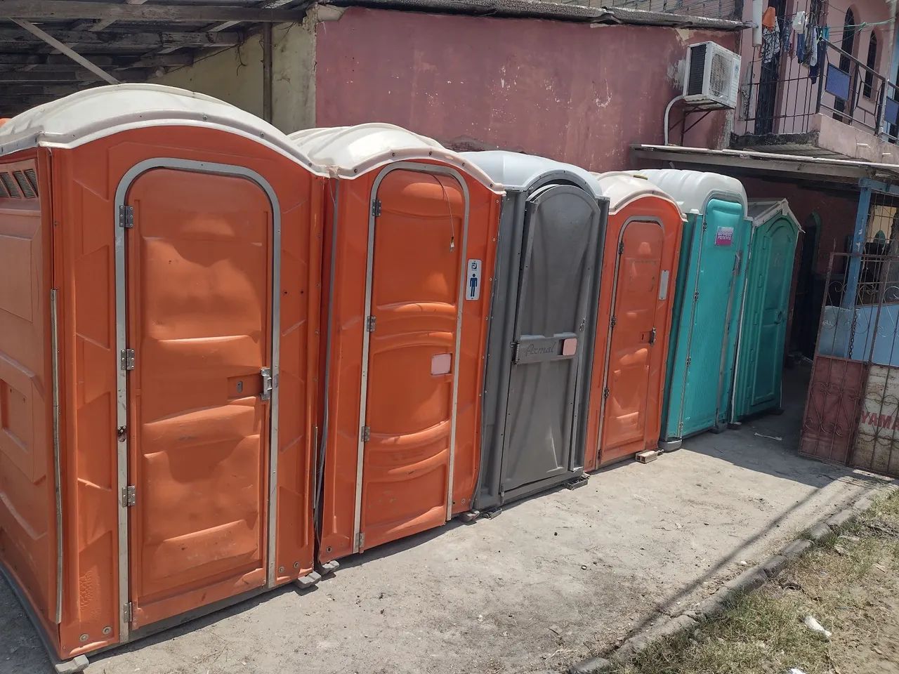 Banheiros químicos palcos e barracas.  - Foto 5