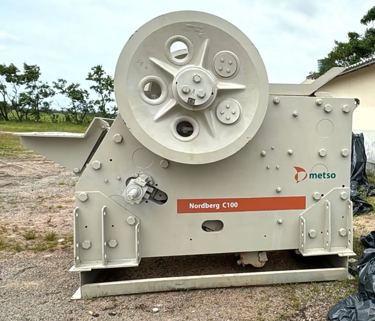 BRITADOR METSO C100 ANO 2012 REVISADO COM GARANTIA BEM CONSERVADO COM POUCO USO