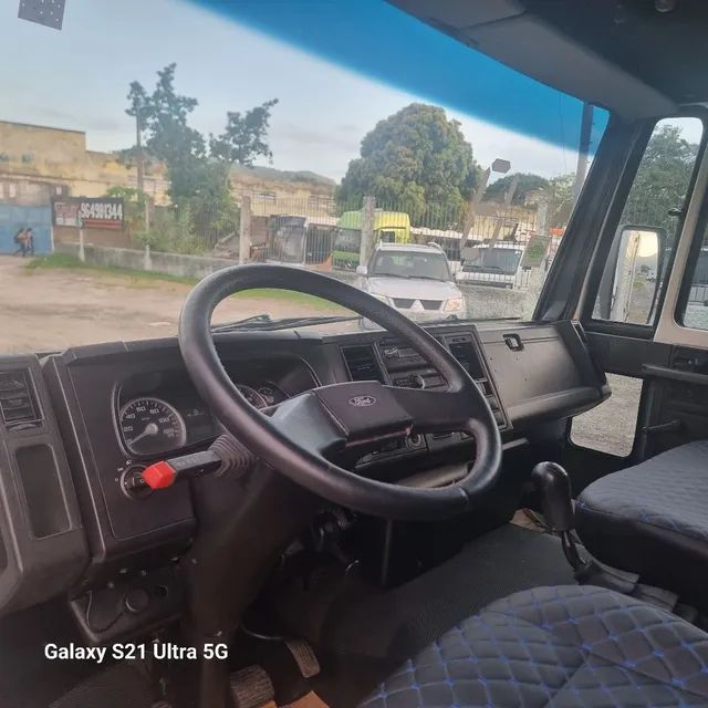 Ford cargo modelo 816 baú ano 2013 - Foto 12