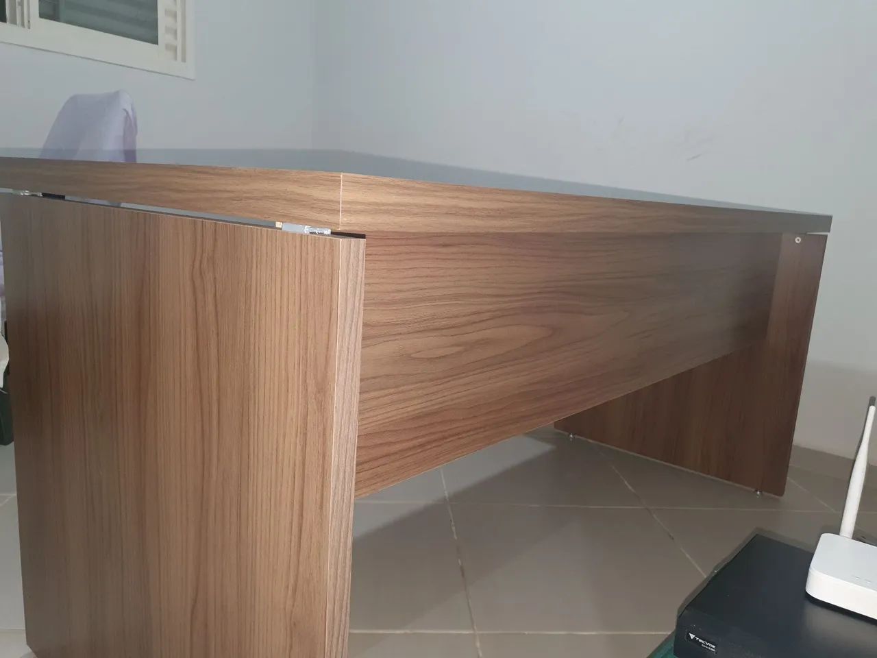 Mesa Escritório Muito Nova sem riscos - Foto 4