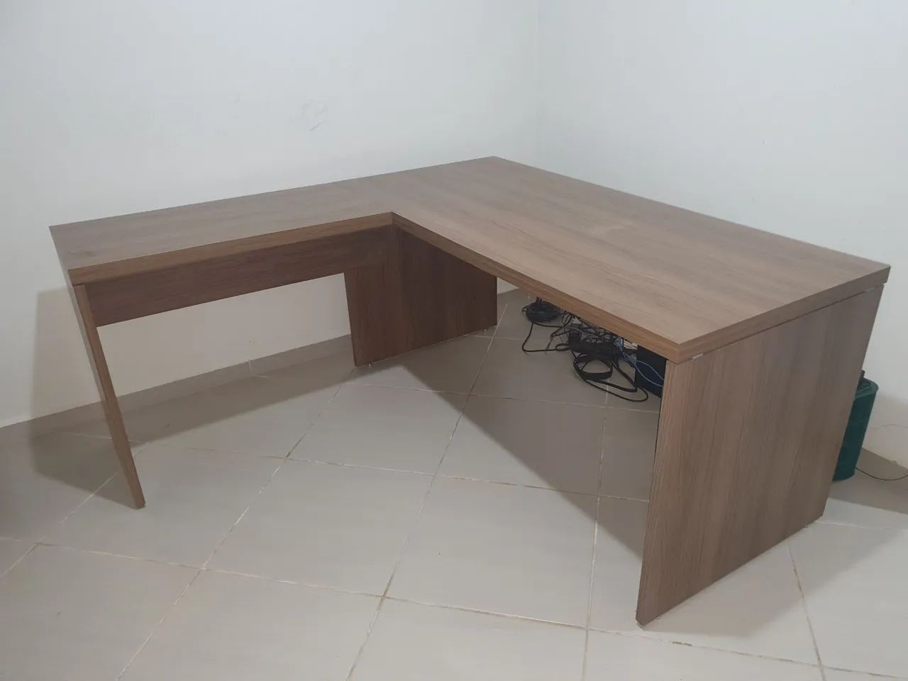 Mesa Escritório Muito Nova sem riscos - Foto 2