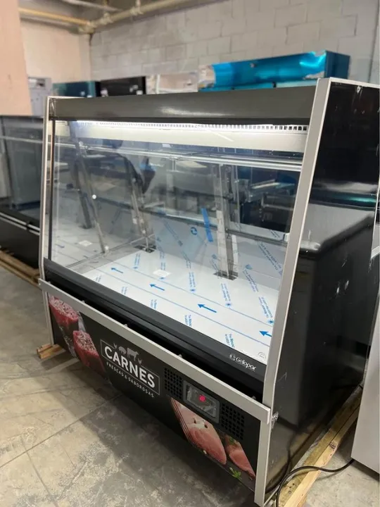 Balcão refrigerado de açougue/peixaria 2m linha Turino Gelopar (Bru)