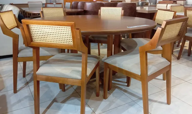 Mesa de jantar redonda nova completa de madeira