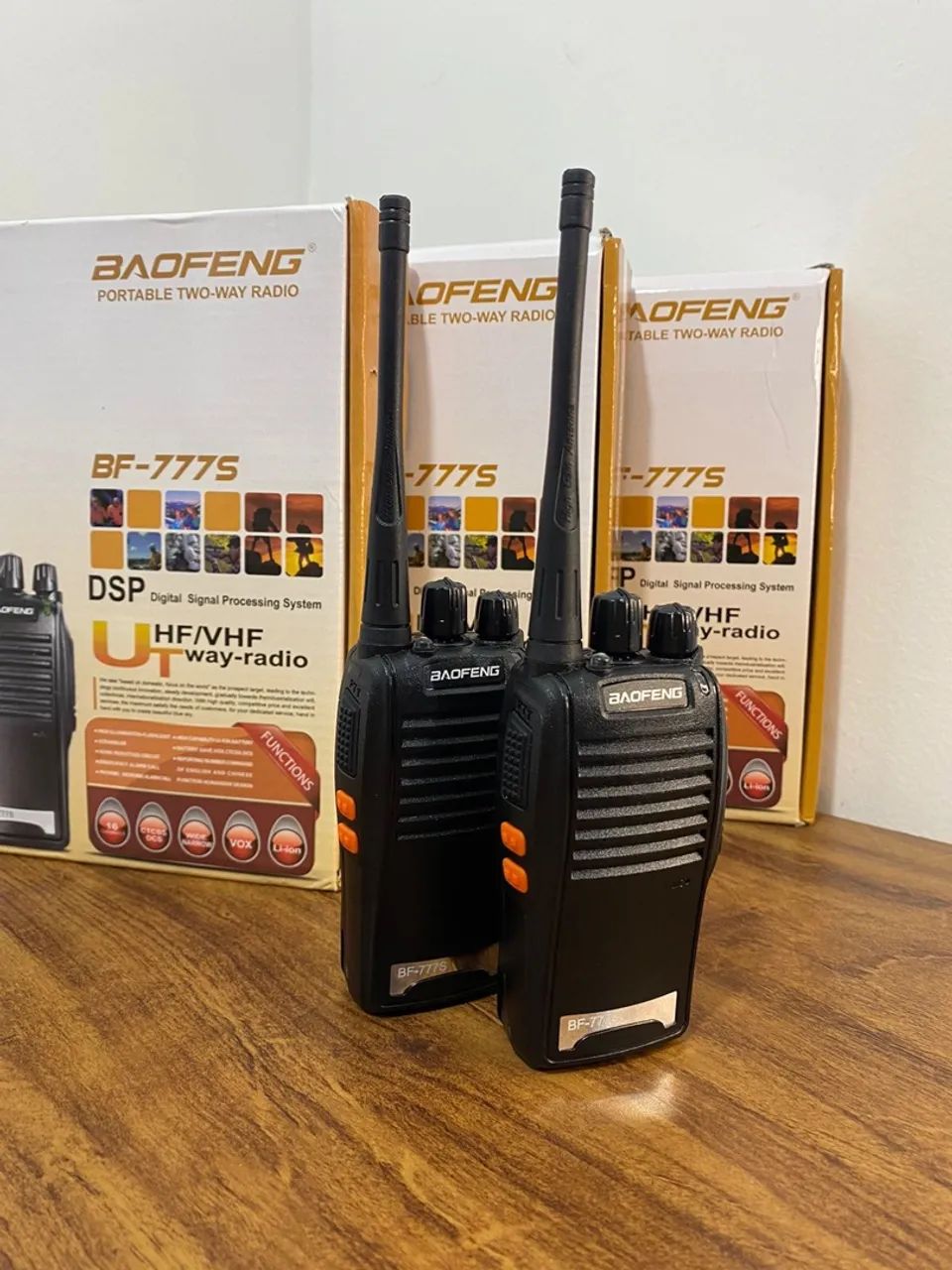 Kit 2 Rádio Uhf 16 Canais Comunicador Com Fone Walktalk Bf-777s 